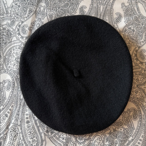 H&M Accessories - H&M Black Beret Hat 100% Wool